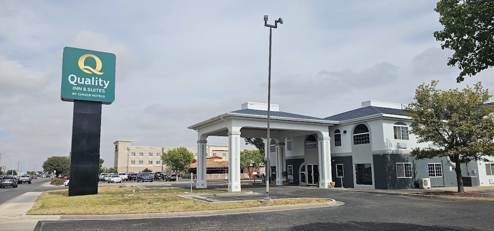 Roswell Vacations - Quality Inn  Suites - Property Image 1