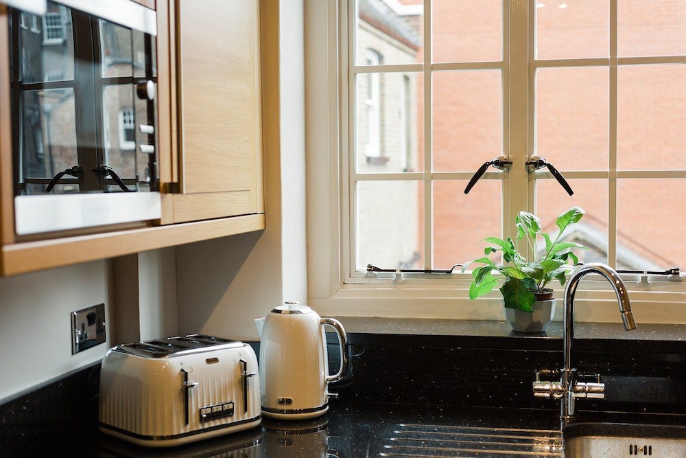 Luxury 2 Bed Chelsea Knightsbridge Horizon