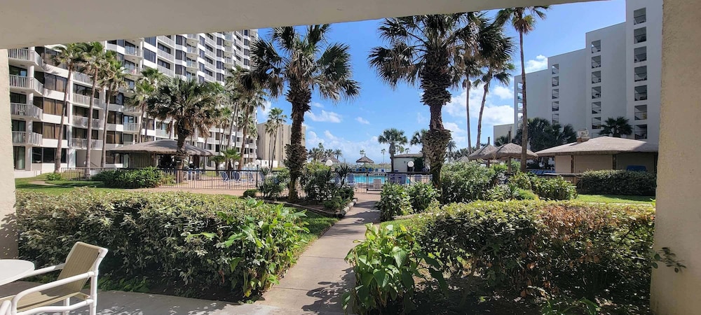 Sleeps 10 Direct Beach Heated Pool 3 Bedroom Apts