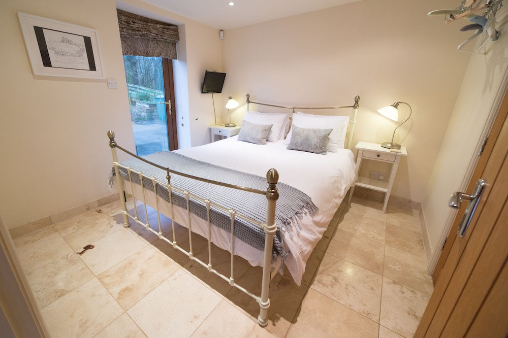 Brush and Boot B&B