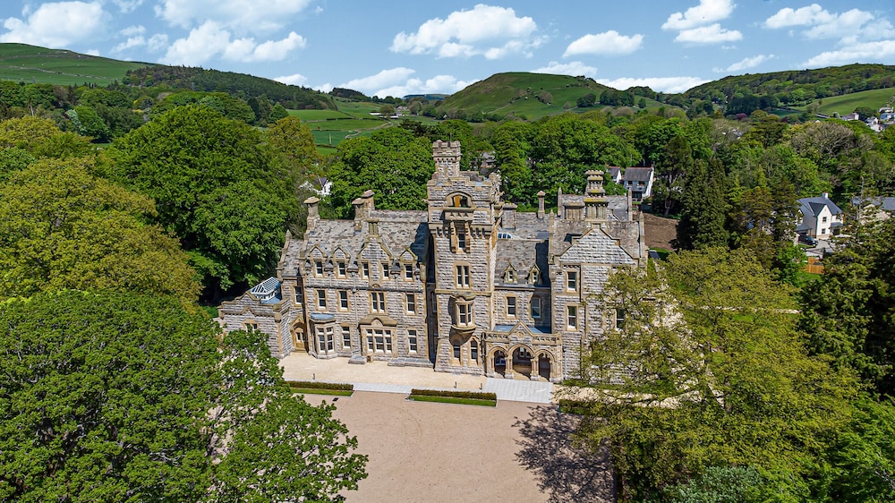 The Lucy Suite Stone Cross Mansion