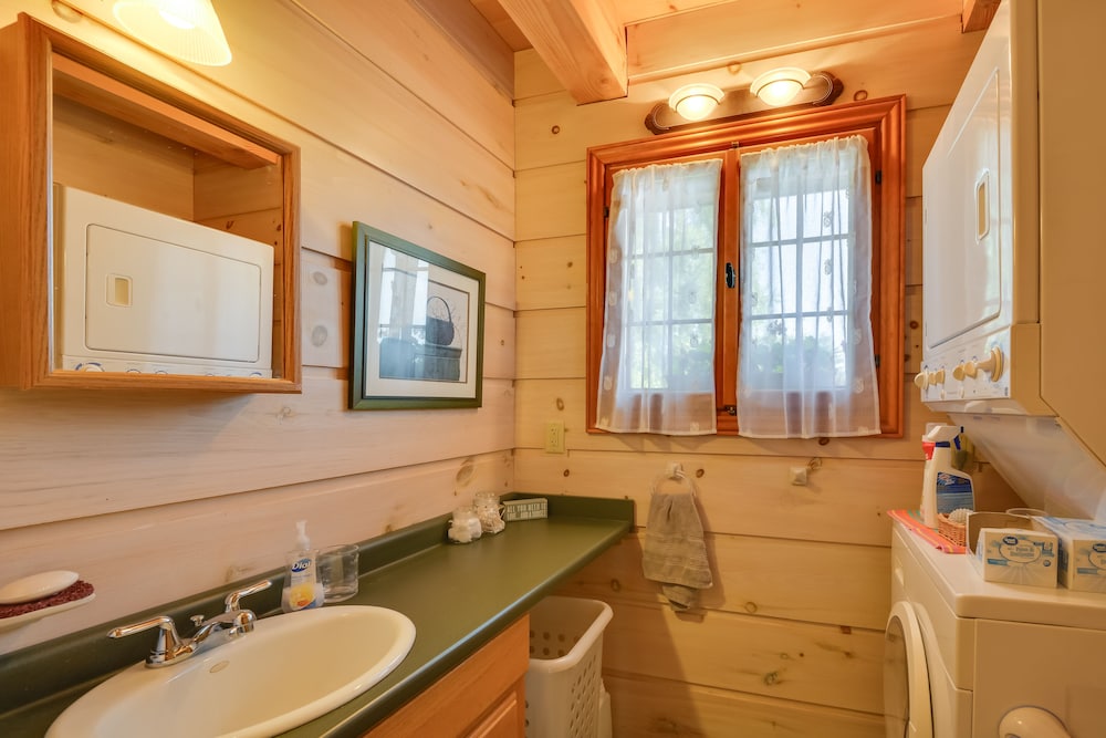 Warm & Cozy Clayton Cabin Near St Lawrence River! view 3