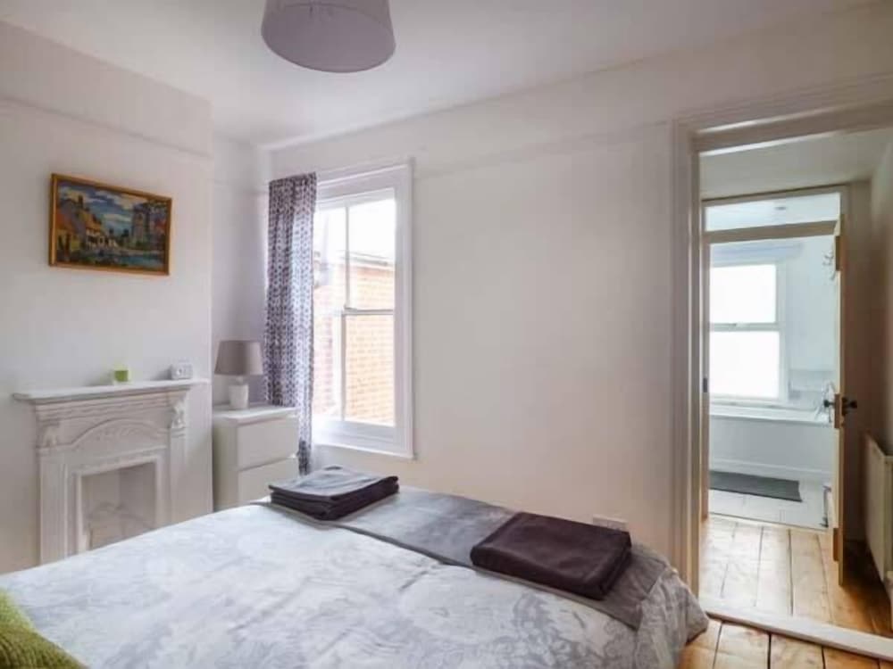 Colchester Vacations - Dutch Cottage - Property Image 3