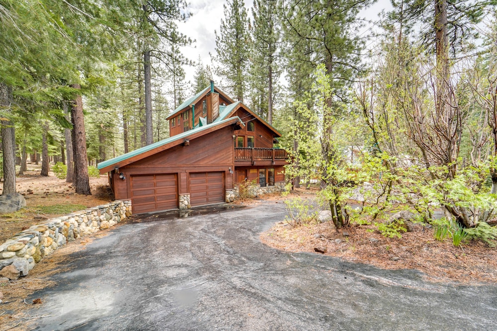 Deck w/ Hot Tub: Serene Cabin in Truckee view 5