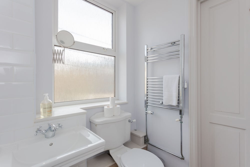 Newly Refurbished 4 Bedroom House in East London
