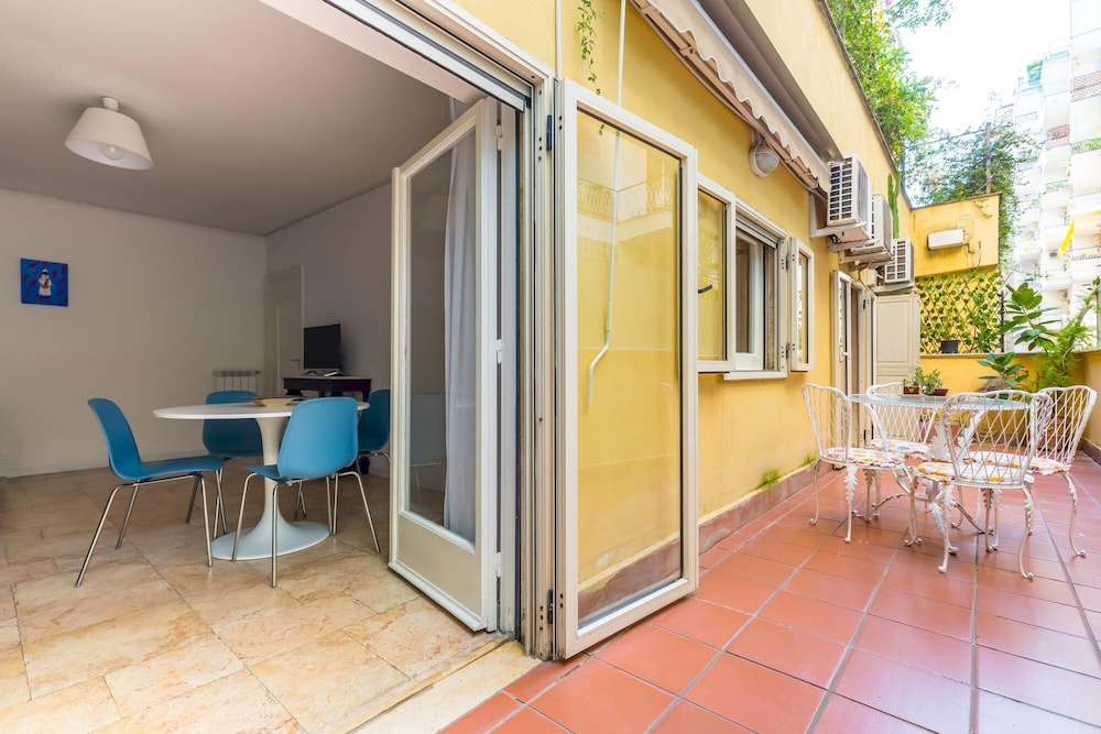 Crispi 36 - Cozy Flat and Terrace by Napoliapartments