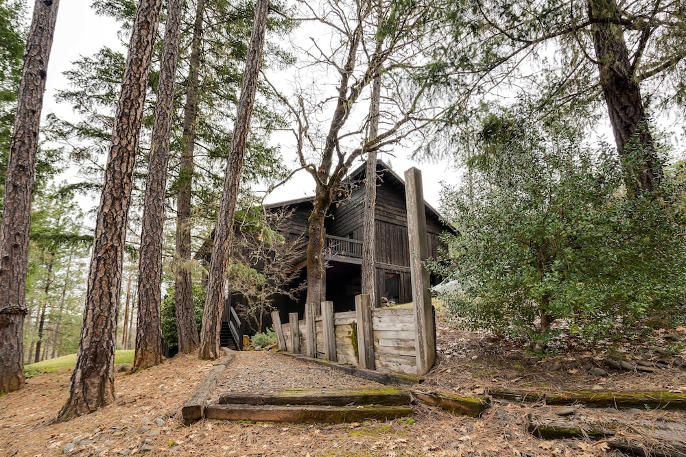 Peaceful Applegate River Valley Sanctuary! view 4