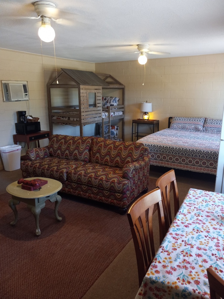 Cedar Falls Motel - Property Image 21