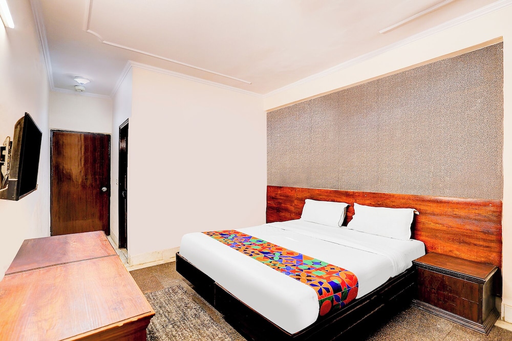 Fabhotel Gold Palace