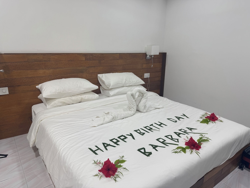 Mandhoo Inn