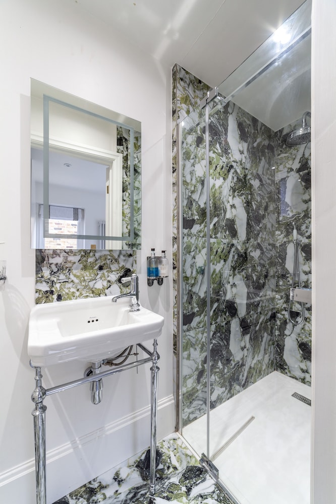 Modern & Stylish House in Deptford