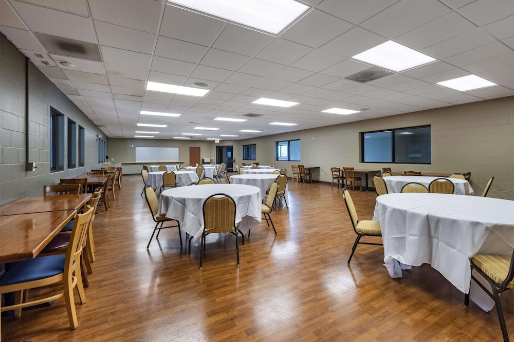 Three Bears Waterpark Resort Near Tomah, Ascend Collection Hotel