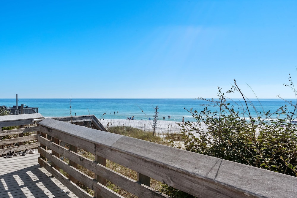 30A Florida Flashback by Avantstay Private Pool Golf Cart 3 Blocks to Beach