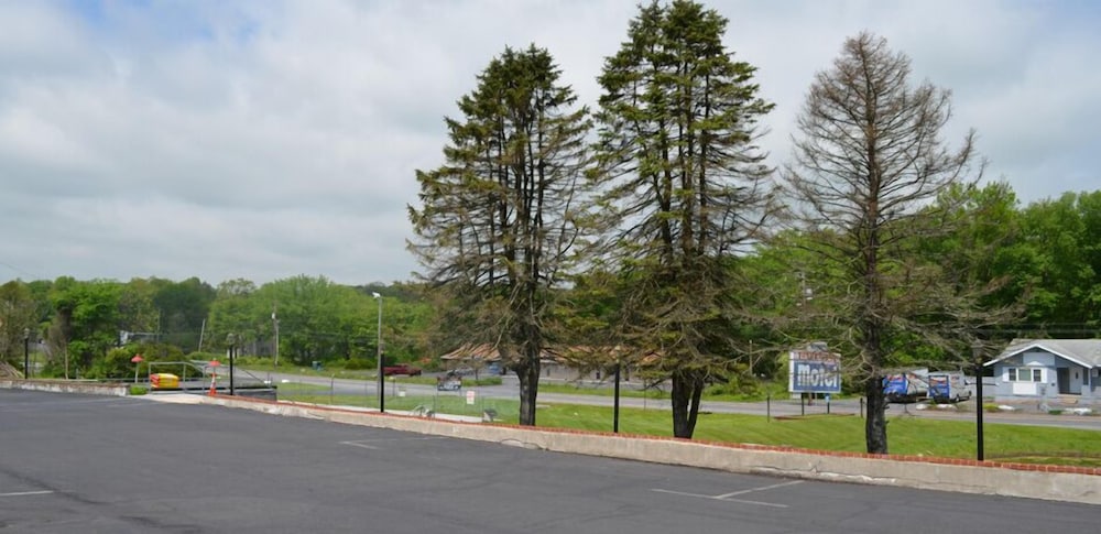 Paramount Motel