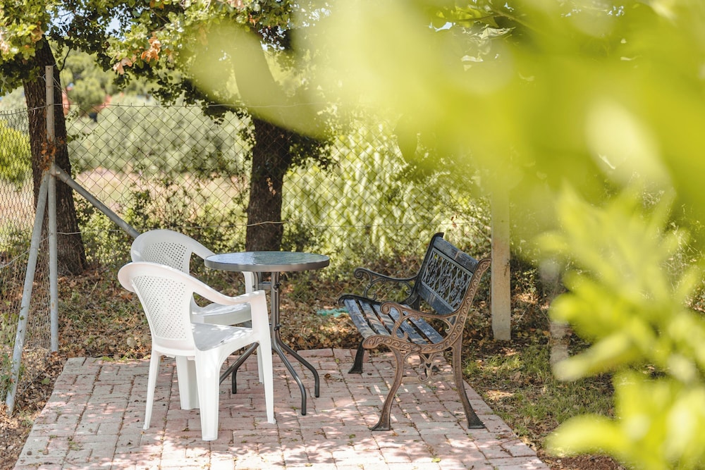 To Pournari Beachside Garden House