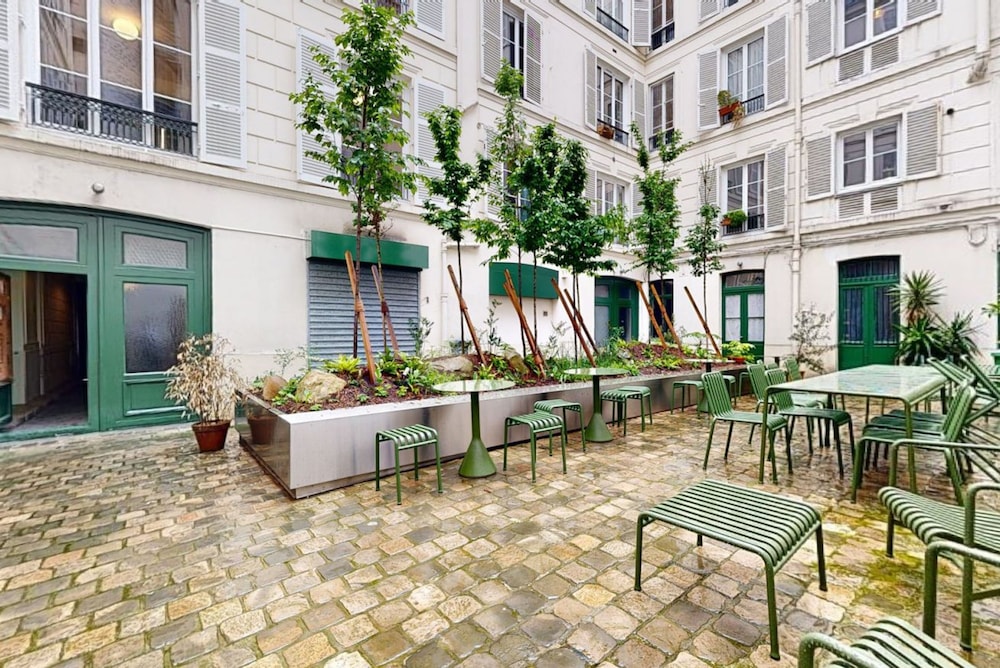 Charming 2-bed Flat w Shared Spaces