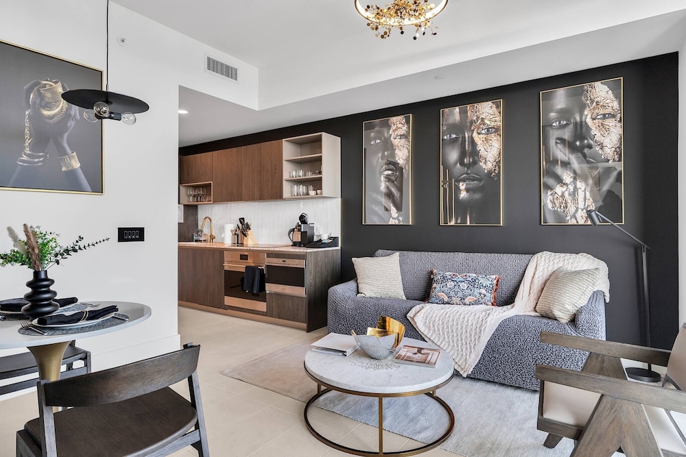 Penthouse 1BR Breathtaking City & Water Views