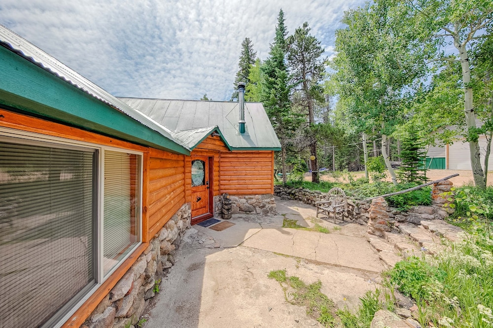 Longs Peak Cabin - Monthly Long-term Vacation Rental 30 Days -- Estes Park 3 Bedroom Cabin by RedAwning - Property Image 18