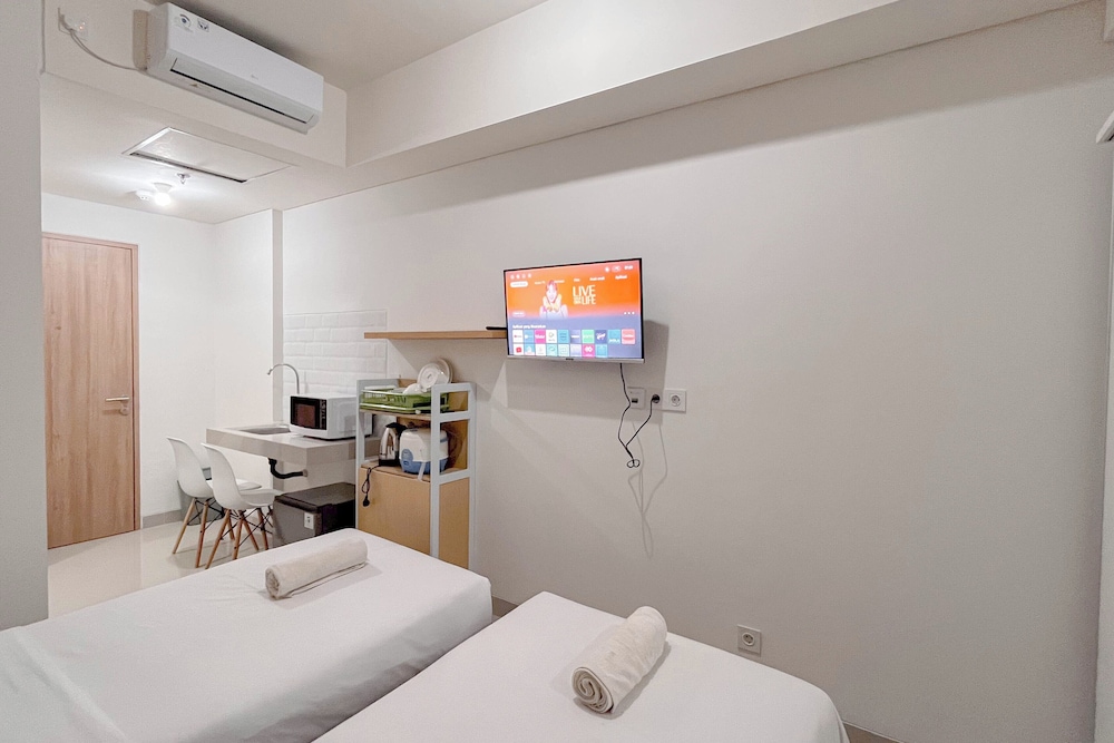White Style Studio (No Kitchen) Apartment Bandaraya - Tallasa City Makassar