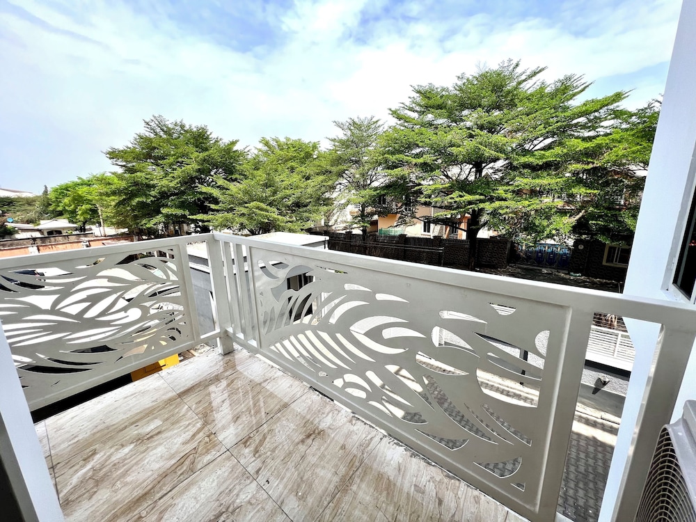 FURNISHED APARTMENTS