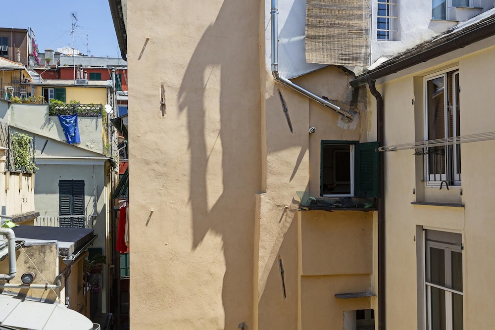 Genoa Vacations - Sui Tetti del Centro di Genova - Property Image 2