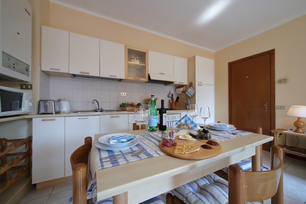 Petalo Bianco 100m From Lake view 4