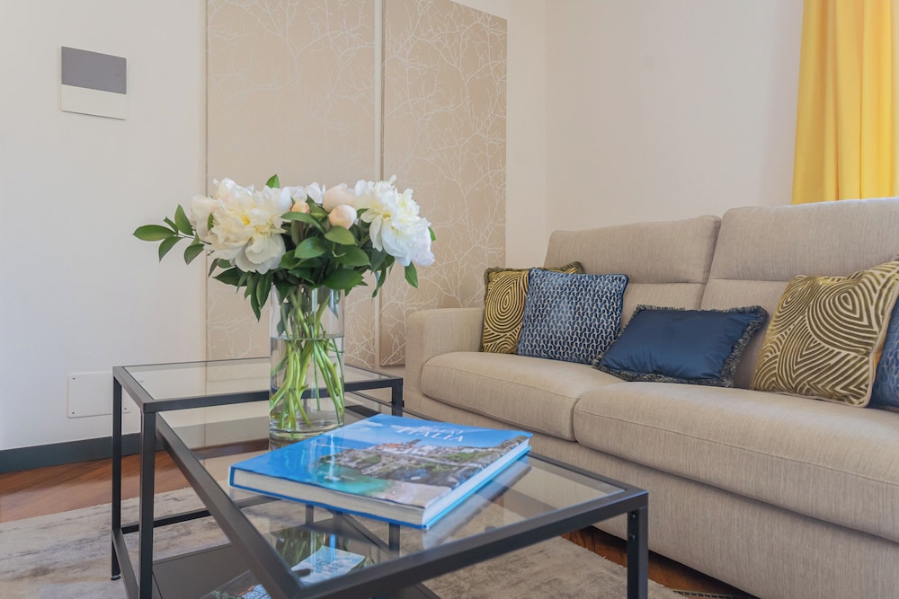 Lake Holiday Como by Rent all Como