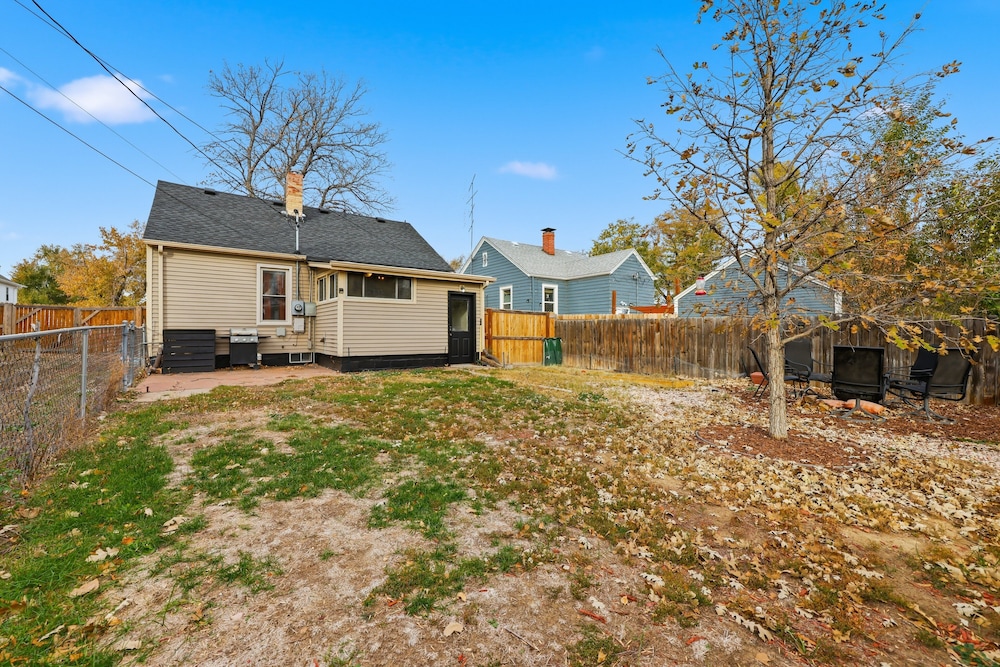 Cozy & Modern 3-bed Bungalow In Heart Of Greeley 3 Bedroom Bungalow