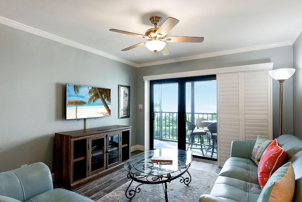 Land's End 10-302 Beach Front - Premier