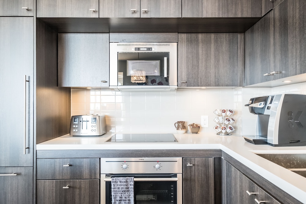 QuickStay - Premium 2bdrm in Yorkville (Yonge & Bloor)