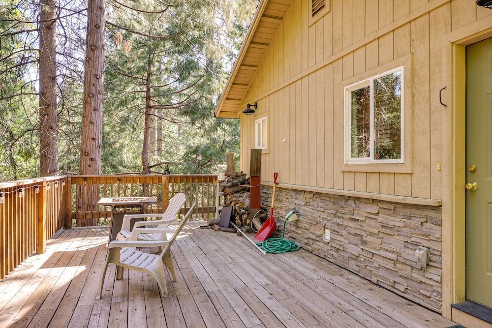 Cozy Mi-wuk Village Cabin w/ Deck! view 5