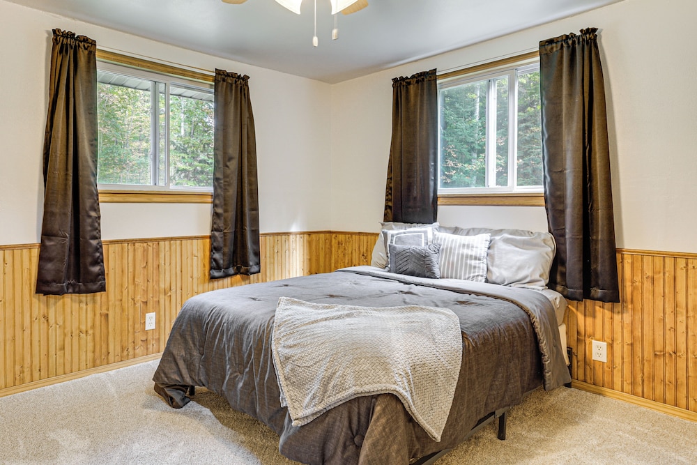 4 Mi to Lake: Secluded Northwoods Getaway