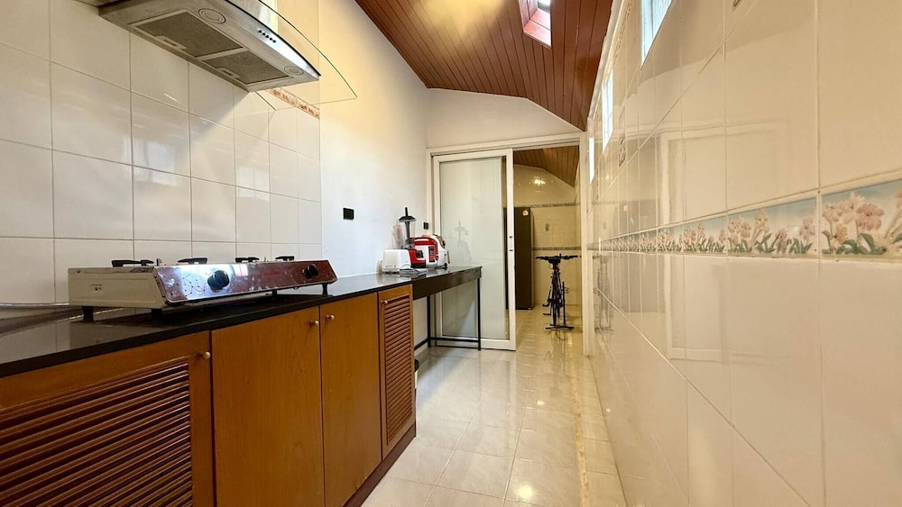 Valley 41 - 2 bdr Private Villa Near Phuket Town