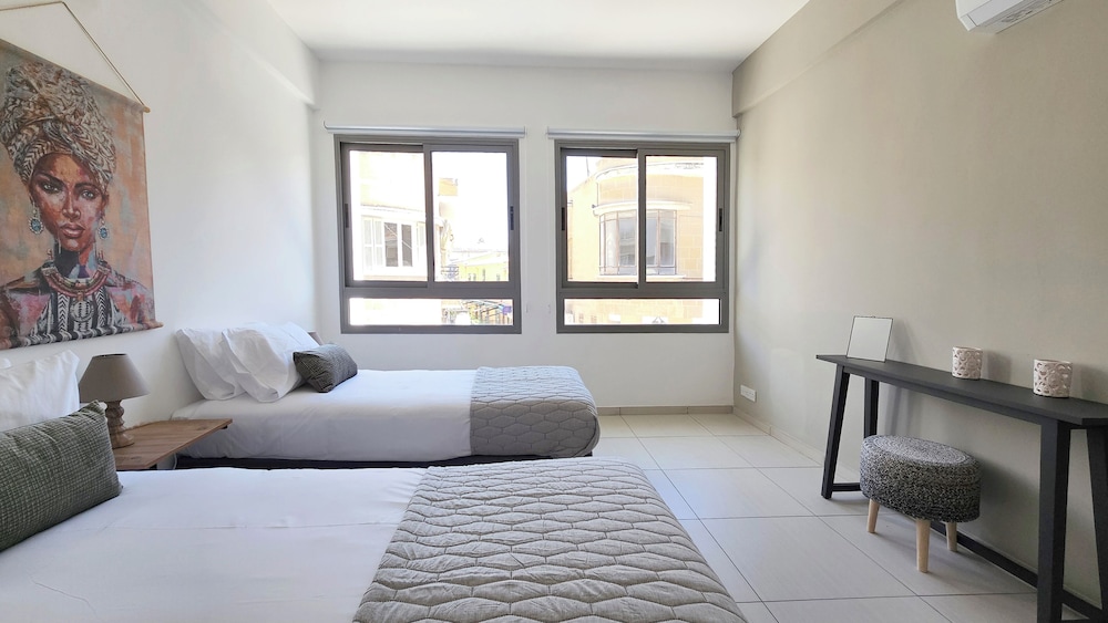 Phaedrus Living Ledras Residences 105
