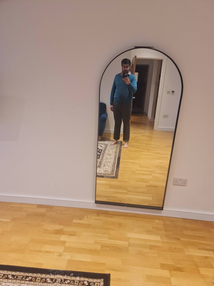 2 Beds Flat Centrally Located 2 Mins From Station