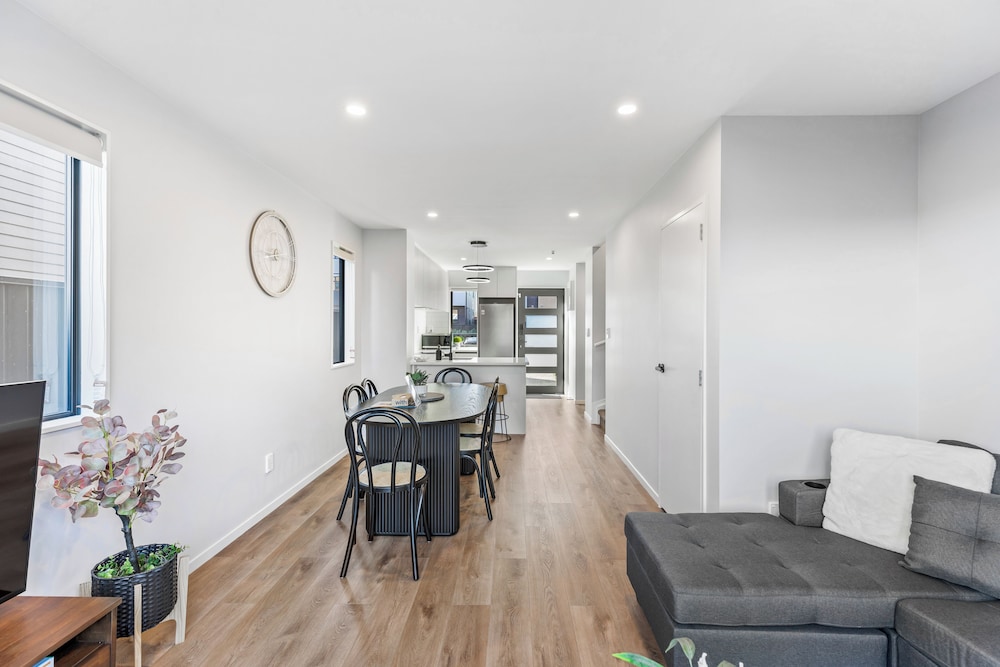 4BR Townhouse for Families Zodiak Stays