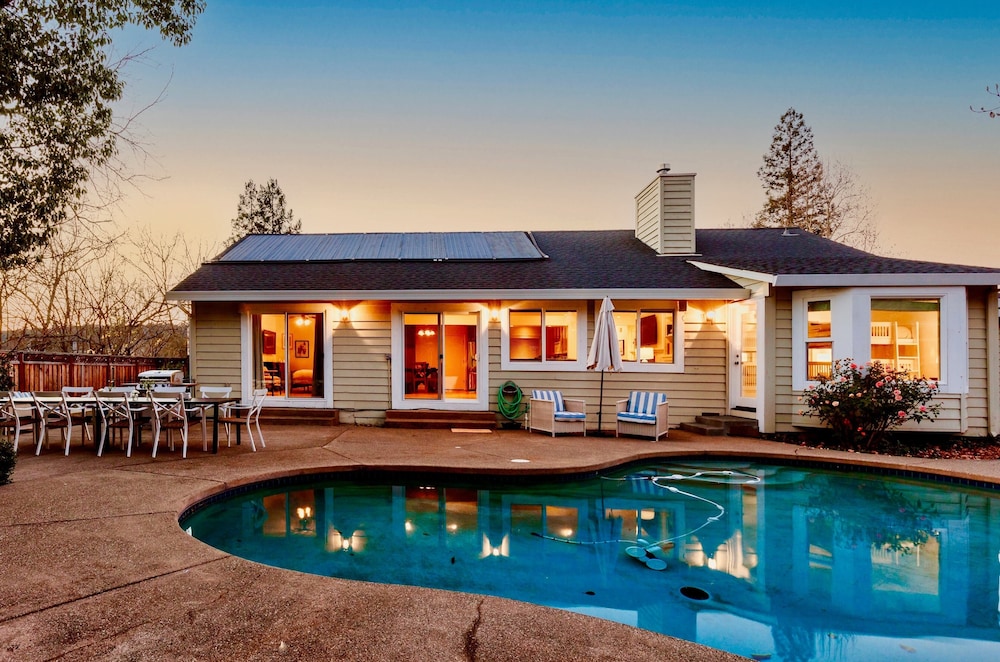 Napa Valley / Sonoma Vacations - Cabernet By Avantstay Tranquil Sonoma Valley Oasis w/ Pool  Fire Pit - Property Image 1