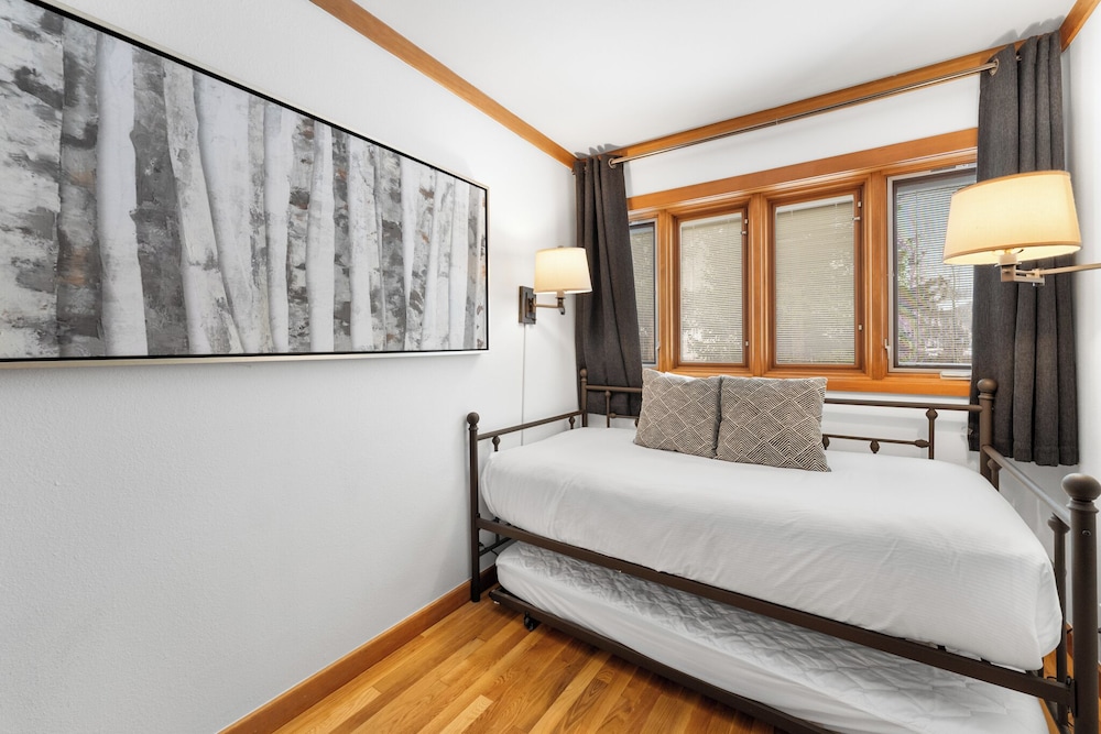Tennis Townhome #1327 : 2, 225