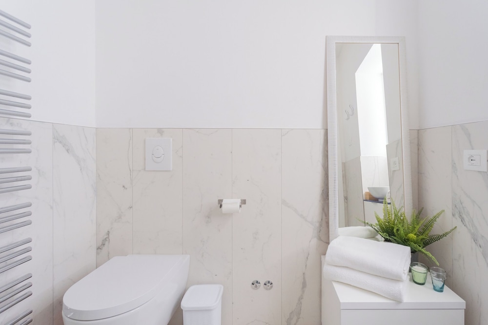 Lakeview Apartments by Rent all Como