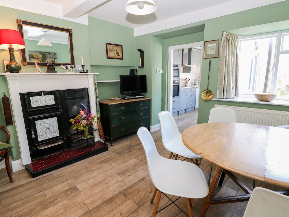 Ivy Cottage view 4