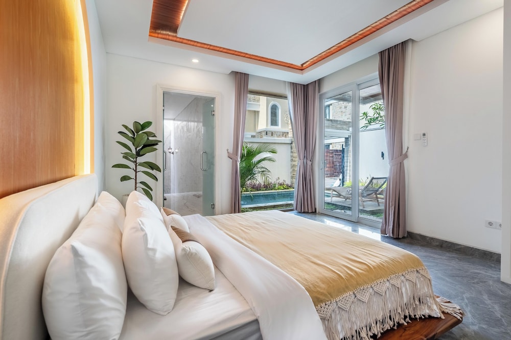 Private Pool Villa Arsy by Orivista