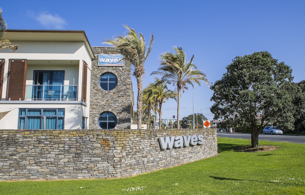 Waves Motel