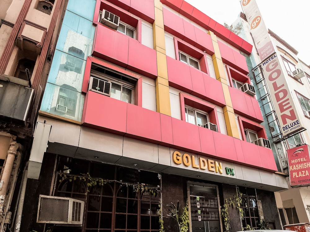 OYO 43687 Golden Deluxe Hotel