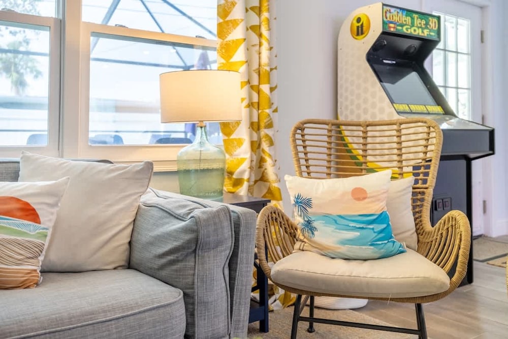 Fun Family-friendly Largo Home Heated Pool
