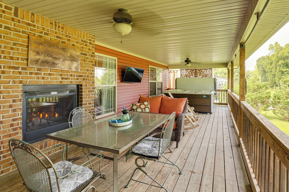 Hot Tub & Scenic Deck! Spacious Cookeville Retreat