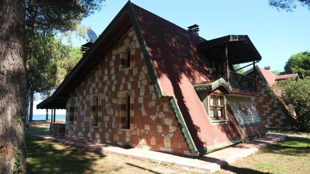 ÇINARSUYU TABİAT PARKI BUNGALOV