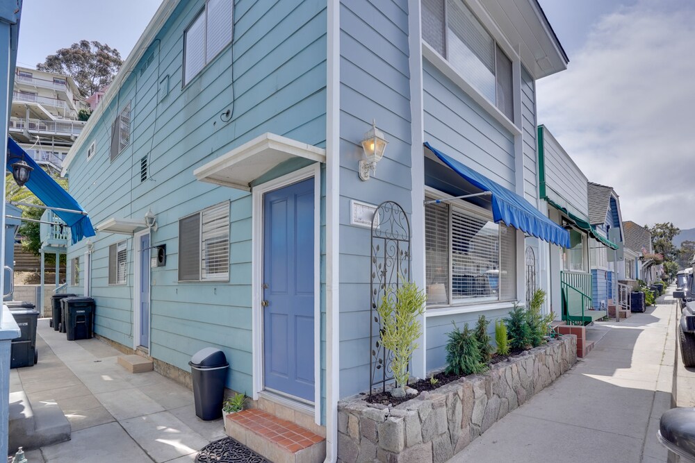 Catalina Island Duplex - Steps to Beach & Pier! view 3