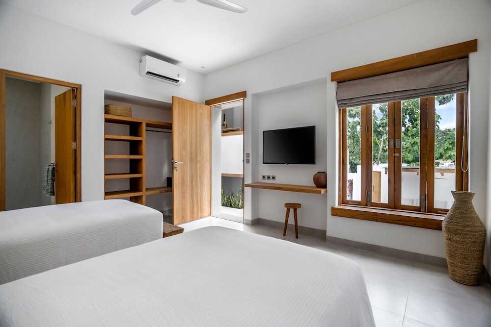 Villa Oasi 1 by Alfred in Bali - Brand New Tropical Luxury 3 BR Bingin Beach