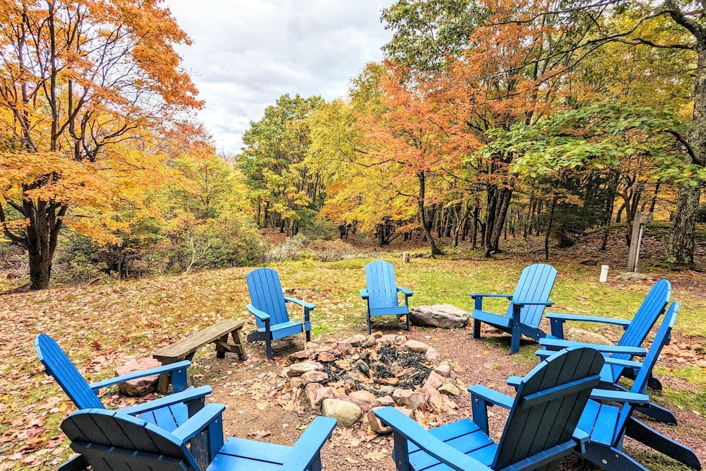 Sky View Chalet by Avantstay Stunning Interior, Spacious Deck, Hot Tub, & View view 4