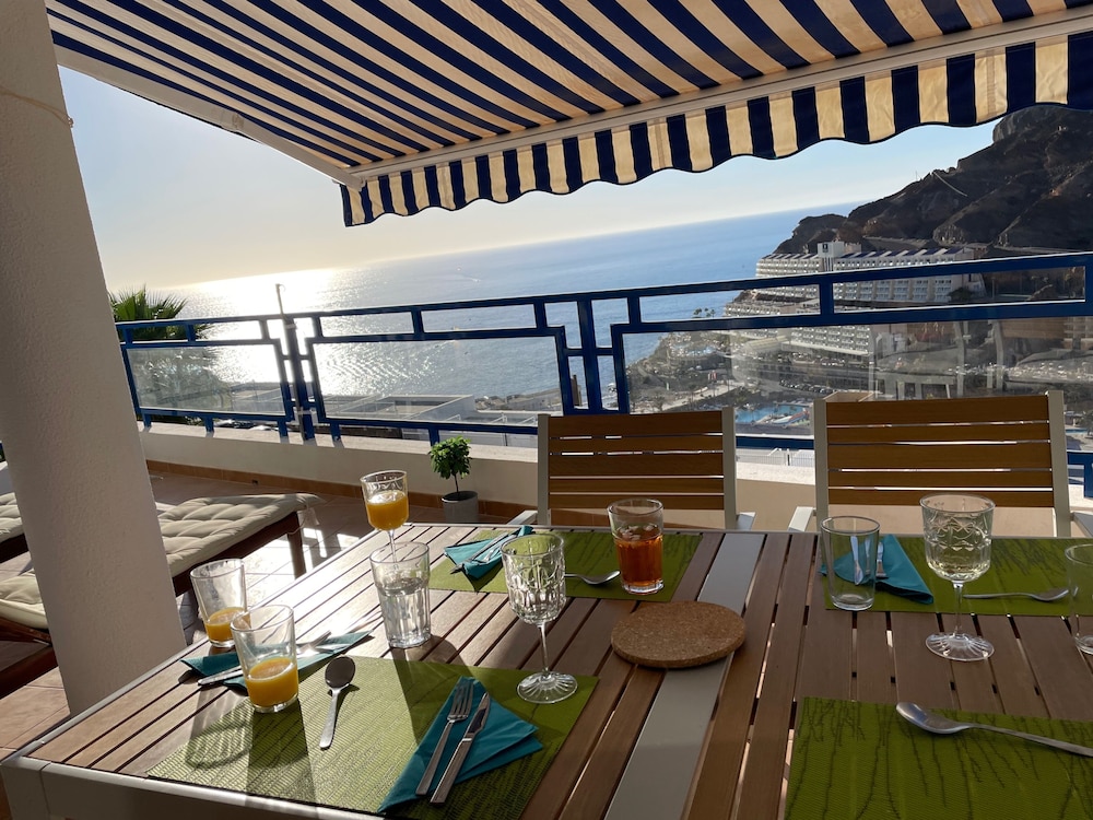 Sunny Seaview Modern apt - Pool and Beach Access